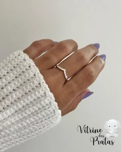 Anel Cravejado com Ponta