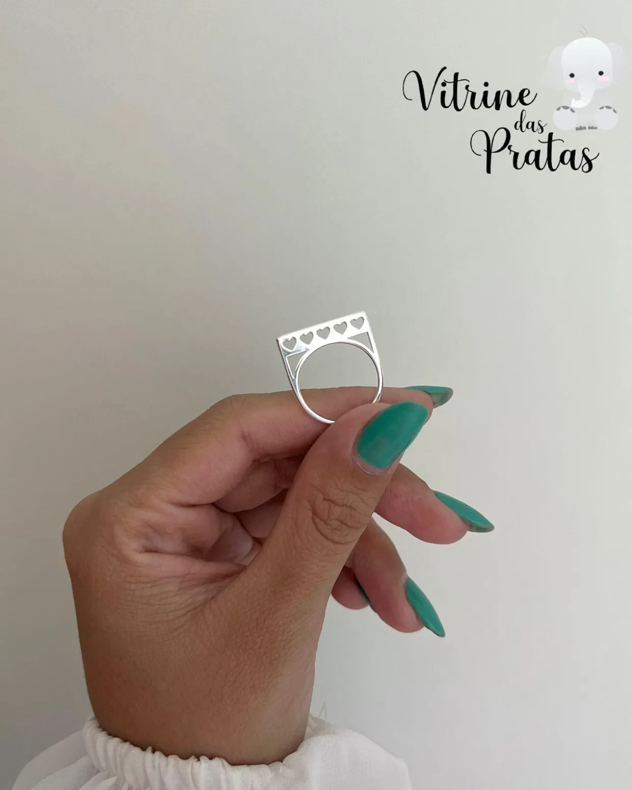 Anel Quadrado com Corações Vazados