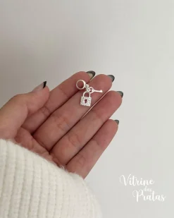 Berloque Cadeado Cravejado com Chave