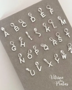 Berloque Letra Cravejada