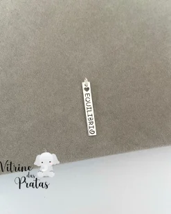 Pingente Plaquinha Equilíbrio